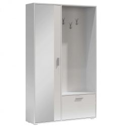 GARDEROBA Z LUSTREM BIS